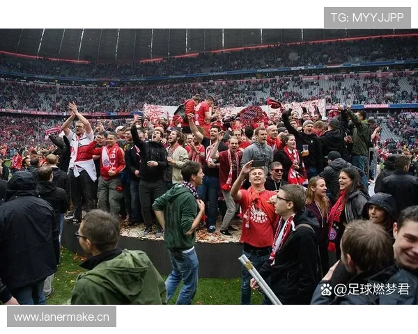 拜仁中场运转失序直接导致攻防节奏混乱,球队表现稳定性面临阶段性考验。 拜仁中场运转失序直接导致攻防节奏混乱,球队表现稳定性面临阶段性考验。